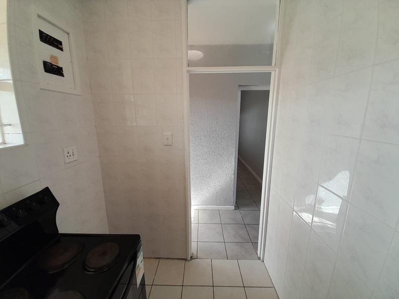 To Let 1 Bedroom Property for Rent in Loevenstein Western Cape